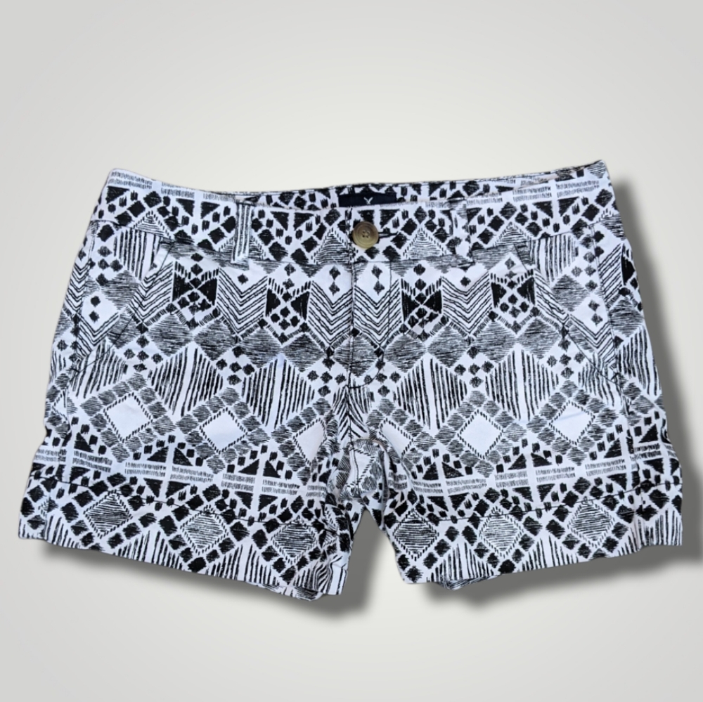 American Eagle Aztec Print Midi Shorts Size 6